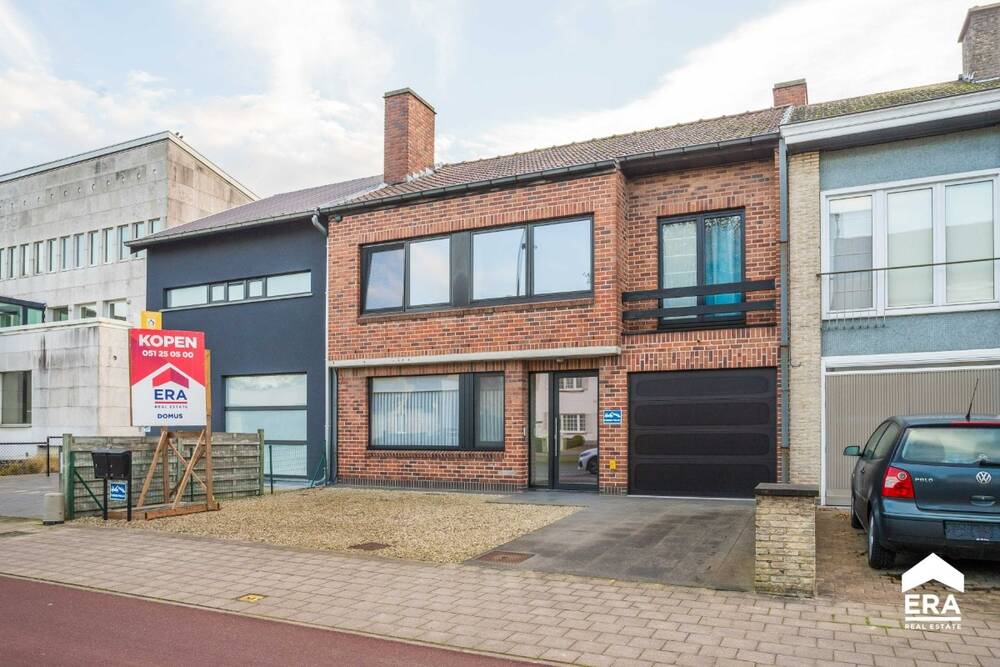 Appartement te  koop in Roeselare 8800 375000.00€ 4 slaapkamers 244.00m² - Zoekertje 310213