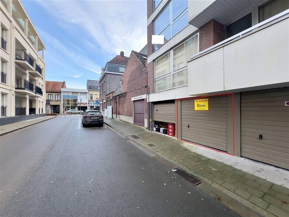 Parking & garage te  koop in Roeselare 8800 13500.00€  slaapkamers m² - Zoekertje 311471