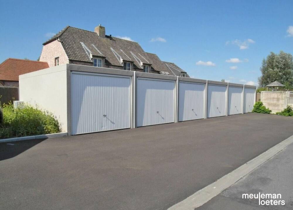 Parking & garage te  huur in Ruddervoorde 8020 65.00€  slaapkamers m² - Zoekertje 311681