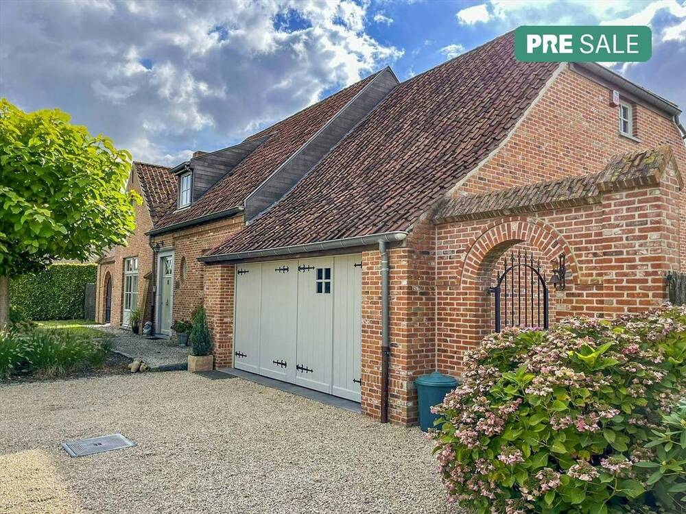 Villa te  koop in Kooigem 8510 795000.00€ 4 slaapkamers 241.00m² - Zoekertje 316206